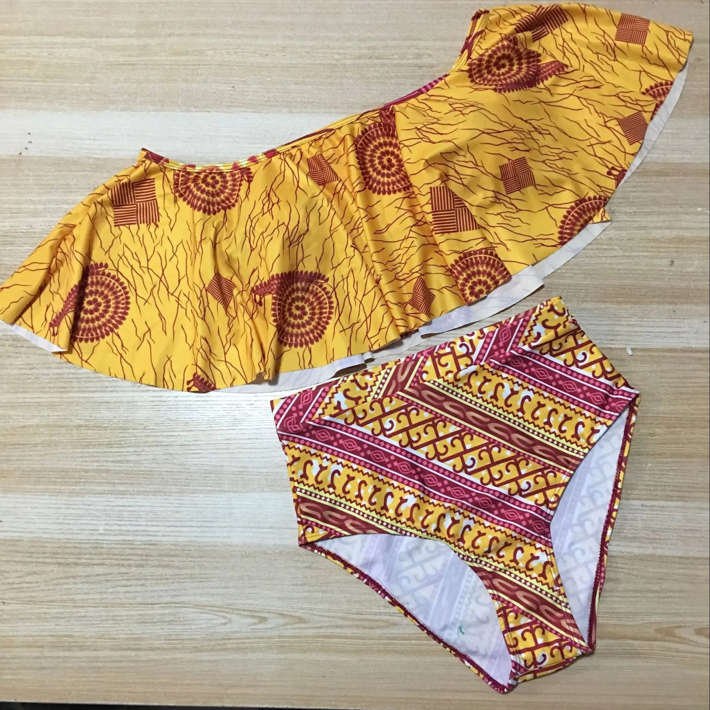 Costume da bagno bikini con design a balze